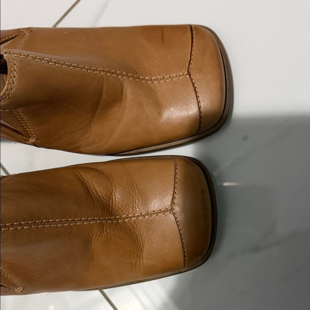 Chic Tan Leather Mules for Women - Picture 4 of 9